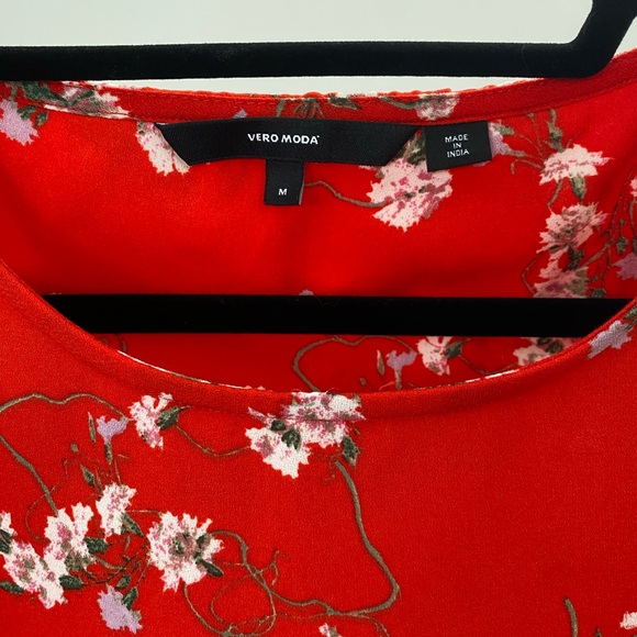 Cero Moda Red Floral Top Size Medium - Picture 3 of 7